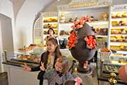 Чудесная шоколадница в Ужгороде, в программе экскурсии в Закарпатском туре