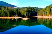 Озеро Синевир в туре в Закарпатье, красота озера с пристани