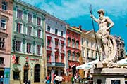 Экскурсия в туре во Львов начинается с площади Рынок